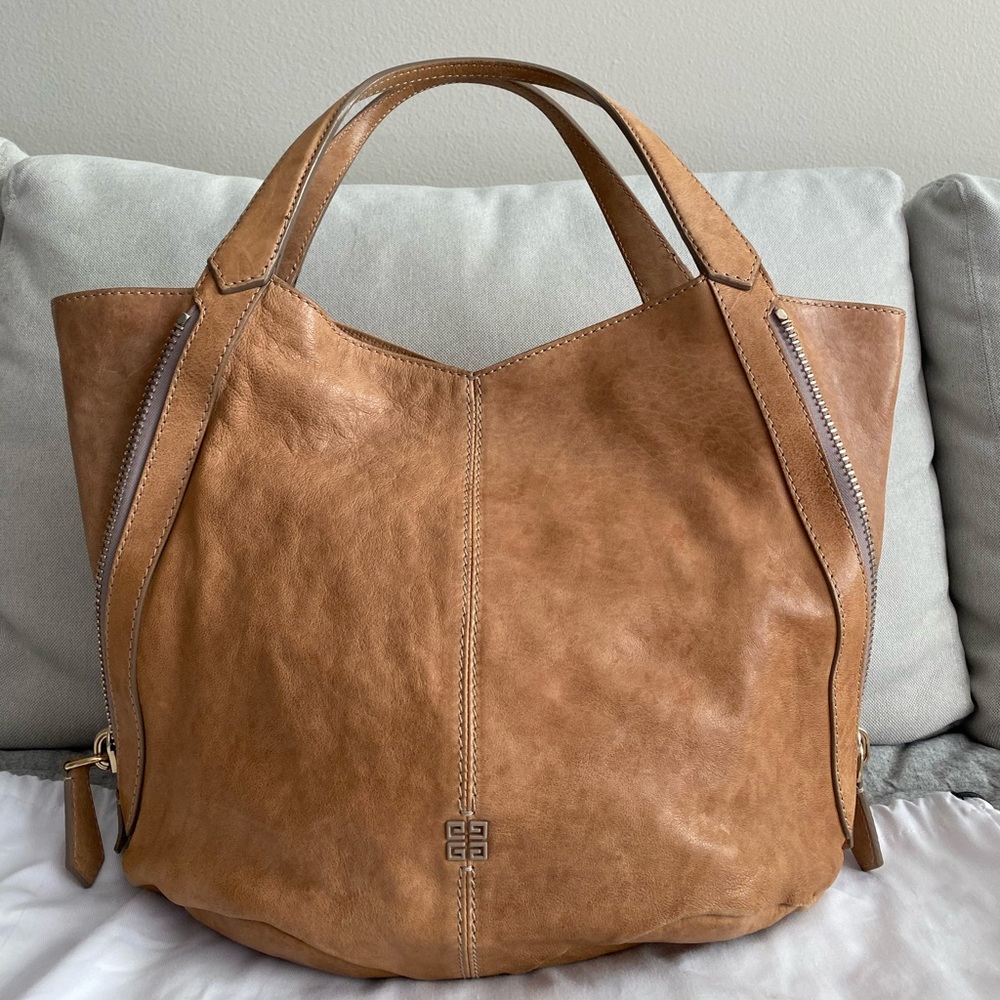 Authentic GIVENCHY Tinhan - Picture 6 of 6